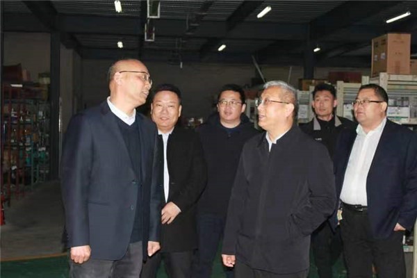 徐工鏟運(yùn)機(jī)械事業(yè)部總經(jīng)理、黨委書記蔣立俏蔣總一行人員來我公司考察